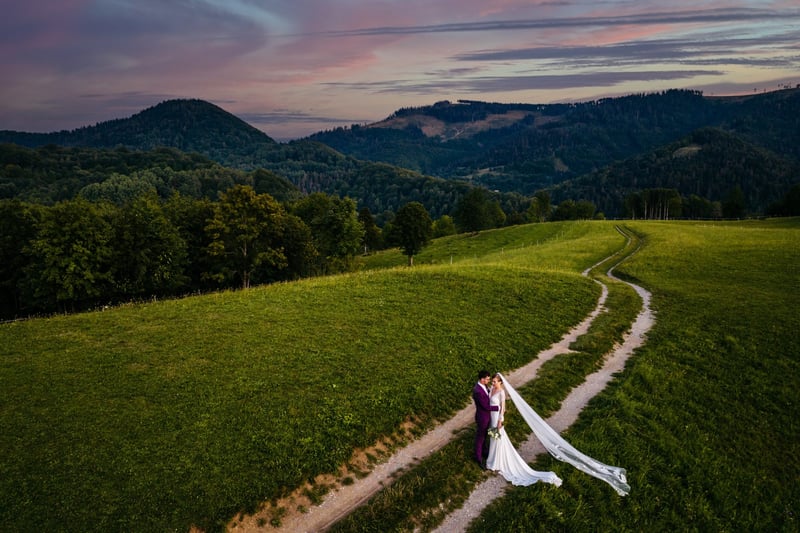 Svadobná fotografia z dronu, zaber 07
