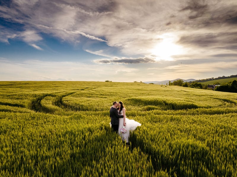Svadobná fotografia z dronu, zaber 08