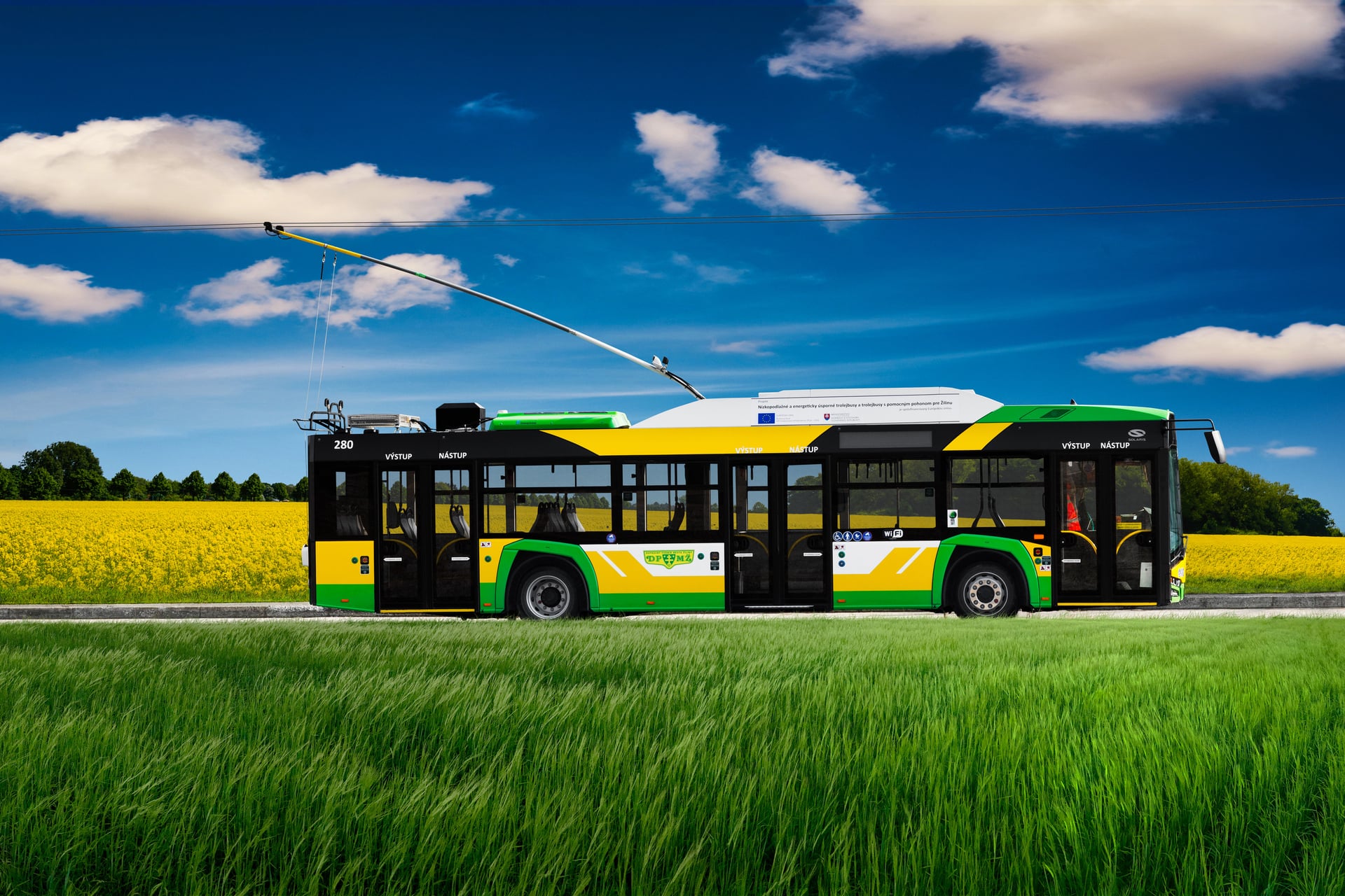 Lifestyle fotografia autobusu Solaris v reálnom prostredí