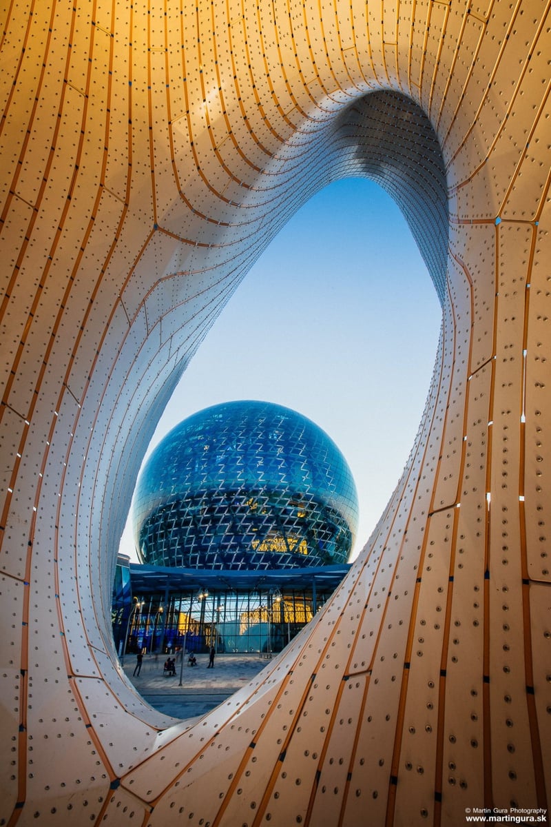 Sklenená guľa Nur Alem na svetovej výstave Expo 2017 v Astane.