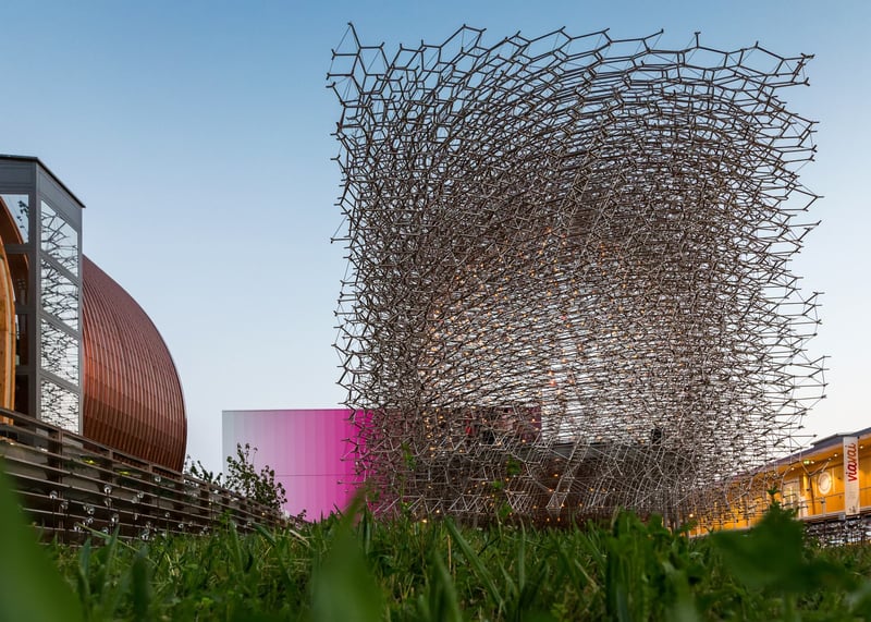 Pavilón Veľkej Británie v tvare včelieho úľa na svetovej výstave Expo Miláno 2015.