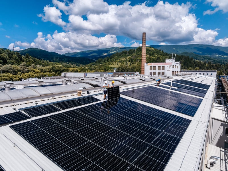 SSE Miba strecha závodu z drona